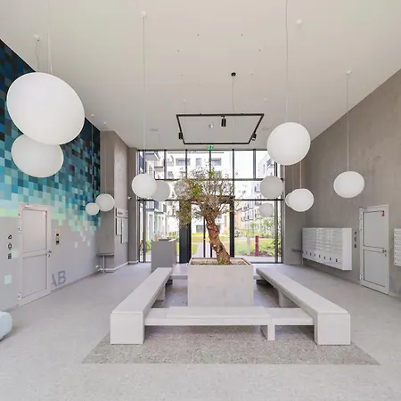 Creative Pause, Center