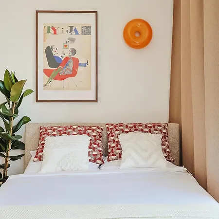 Creative Pause, Center Apartment
